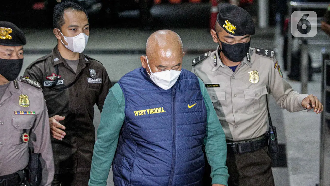 Kena OTT, Wali Kota Bekasi Rahmat Effendi Dibawa ke Gedung KPK