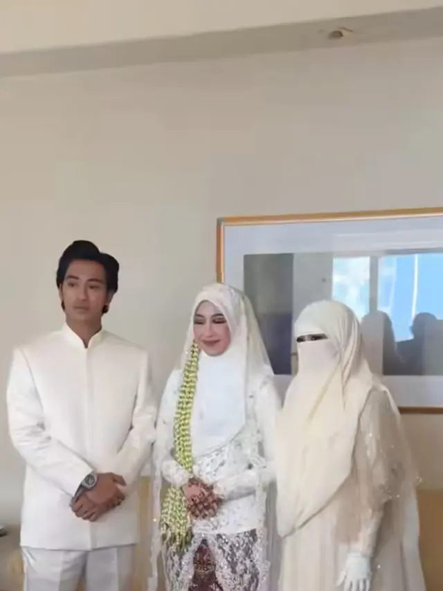 Umi Pipik Dampingi Adiba Menikah