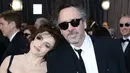 Tim Burton dan Helena Bonharm Carter berpacaran dari 2001 hingga 2014. Dilansir dari Ranker mereka miliki dua anak yakni Billy dan Nell. (Michal Buckner/Getty Image/Vanity Fair)