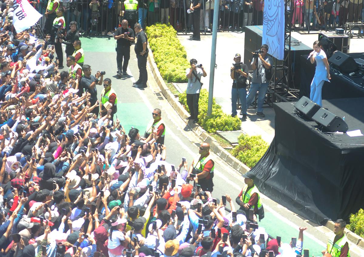 Ayu Ting Ting ramaikan pesta rakyat Prabowo-Gibran