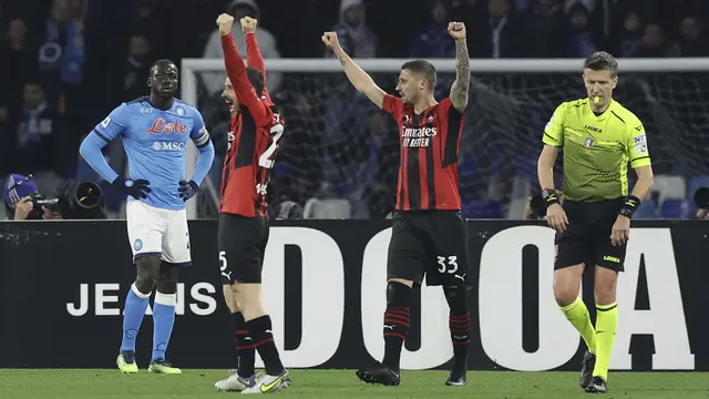 Foto: Gol Tunggal Olivier Giroud ke Gawang Napoli Bawa AC Milan Kembali Rebut Posisi Puncak dari Inter Milan di Liga Italia