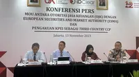 Konferensi pers MoU antara OJK dan European Securities and Market Authority (ESMA) dan KPEI sebagai third country CCP, Senin (13/11/2023). (Foto: Liputan6.com/Elga N)