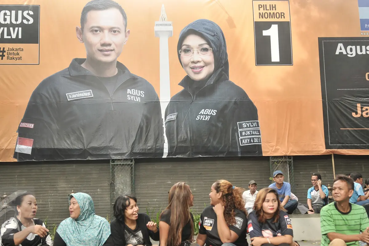 Nobar Debat Cagub, Pendukung AHY Mulai Berdatangan