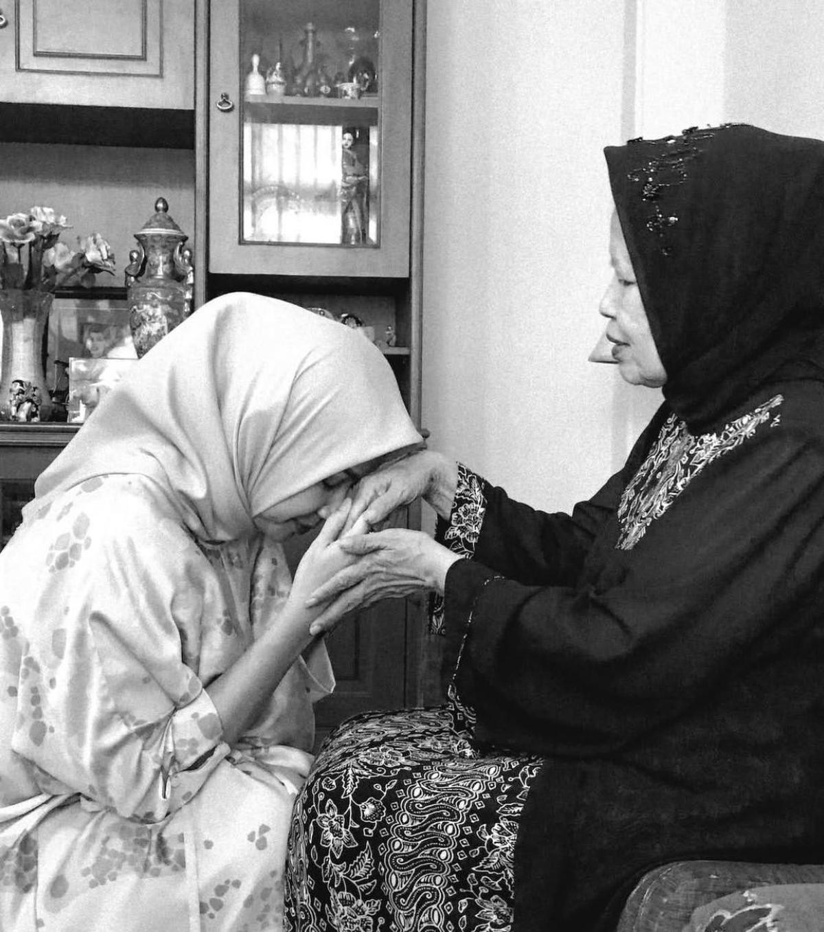 4 Potret Kenangan Terindah Alya Rohali Bersama Sang Ibu yang Kini Telah Tiada