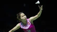 Ratchanok Intanon pebulutangkis puteri asal Thailand menang 2 gim langsung atas Ruselli Hartawan 21-14, 21-14. (Bola.com/Peksi Cahyo)