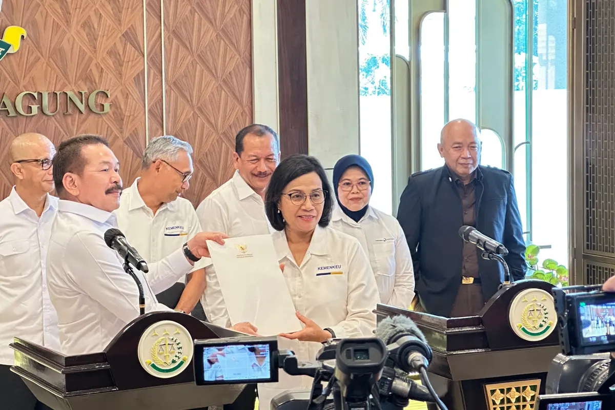 Menteri Keuangan (Menkeu) Sri Mulyani saat melaporkan kasus dugaan korupsi di lingkungan Lembaga Pembiayaan Ekspor Indonesia (LPEI) di Kejagung, Jakarta Selatan, Senin (18/3/2024).