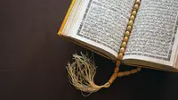 Mengenal Idgham Mutaqaribain: Dasar Hukum, Cara Baca, dan Contohnya dalam Al-Quran