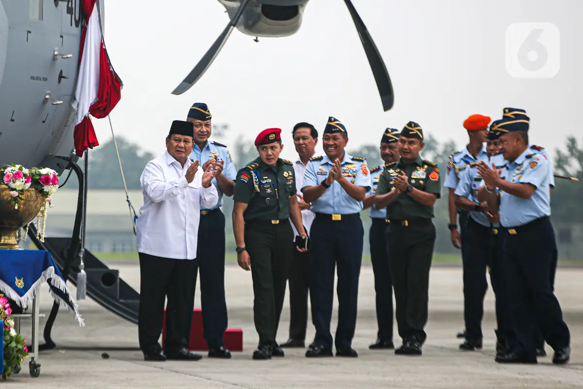 Prabowo Serah Terima Pesawat C-130J Super Hercules ke KSAU