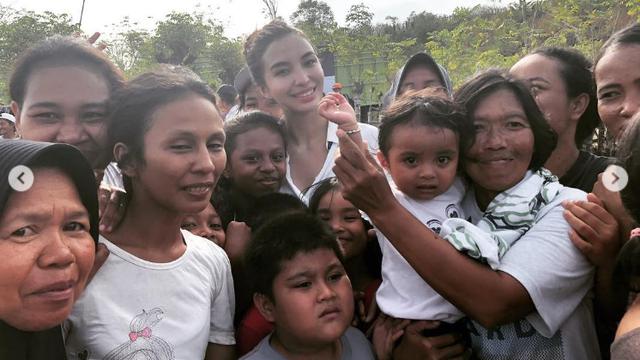 Manohara saat berada di pemukiman korban bencana gempa Palu (Instagram/ @manodelia)