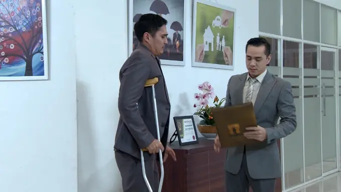 [Bintang] Orang Ketiga