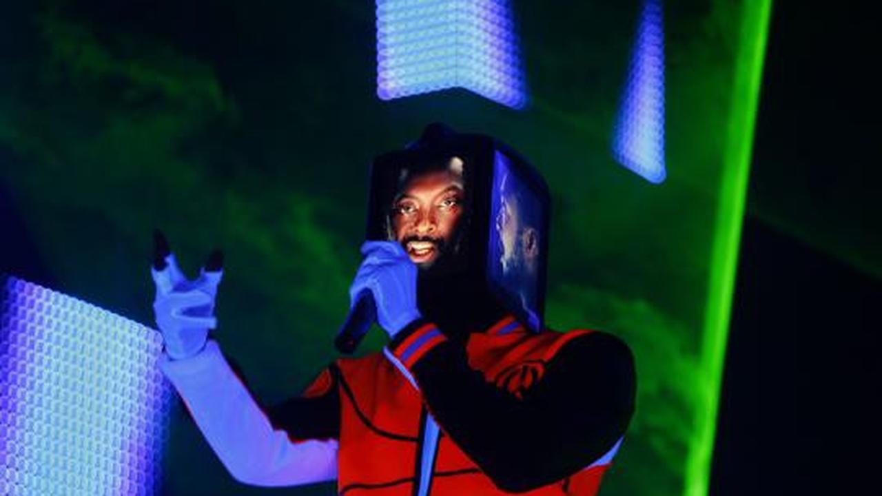 Will.I.am sulap iPad jadi topeng hidup