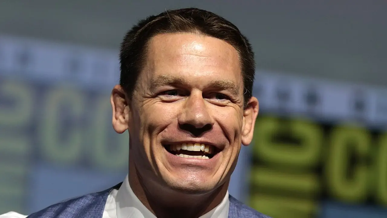 John Cena (Gage Skidmore from Peoria, AZ, United States of America / CC BY-SA (https://creativecommons.org/licenses/by-sa/2.0))