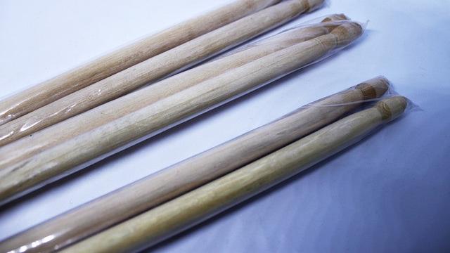 Ilustrasi olahraga dengan stik drum