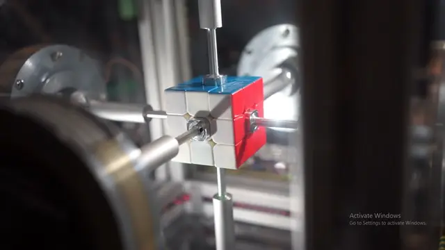 Mesin ini selesaikan Rubik's Cube dalam waktu kurang dari satu detik (Ben Katz/screengrab)