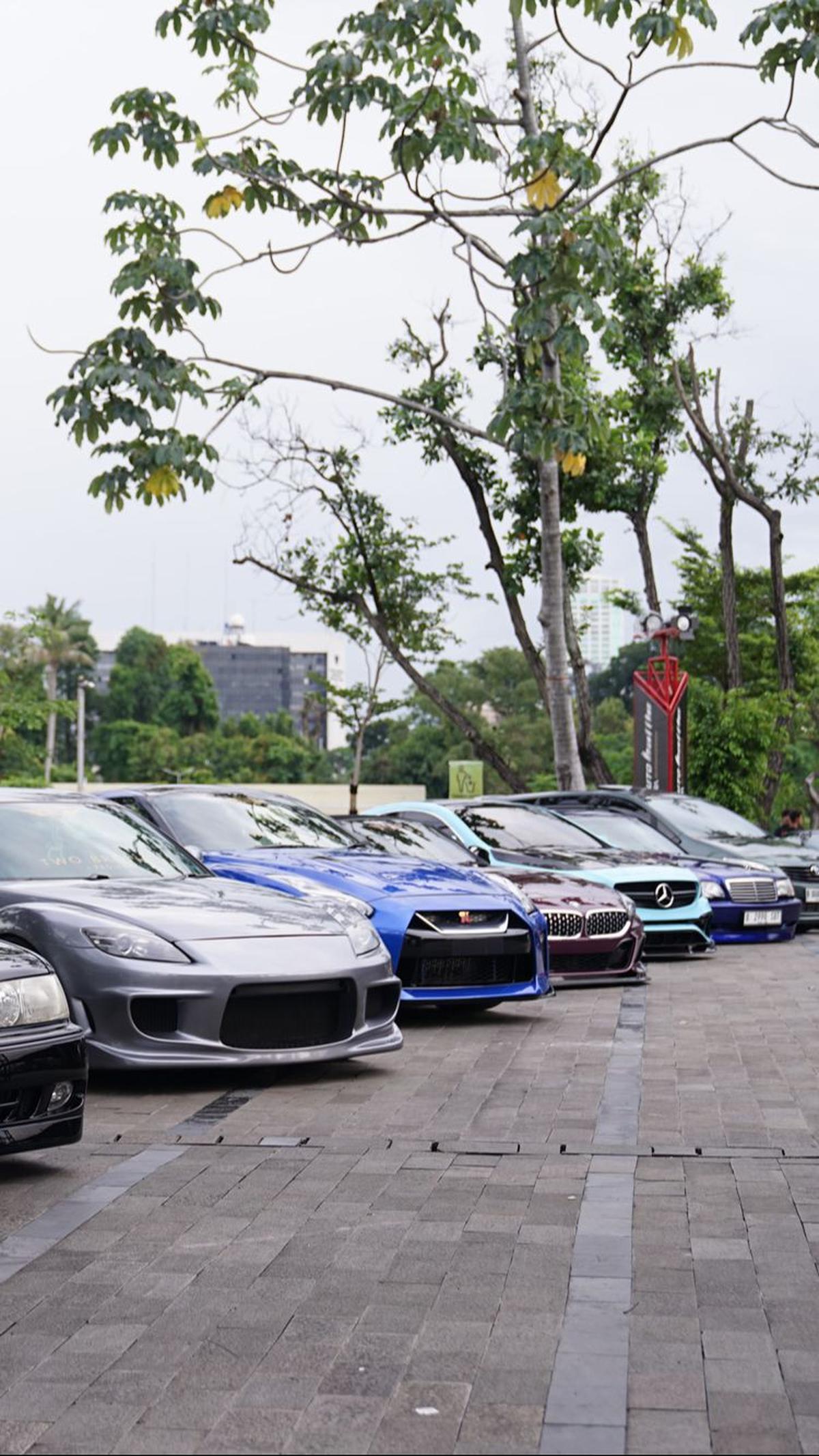 Ada 45 mobil modifikasi yang mengikuti seleksi yang ketat