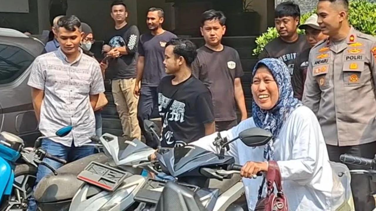Senyum Semringah Bu Guru Nurjanah Motornya Kembali Usai 4 Bulan Hilang Digondol Maling