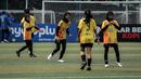 <p>Pemain SDN Kalisari 01, Zaniar Gadisa (kedua kiri) melakukan selebrasi setelah mencetak gol ke gawang SDN Mekarjaya 12 dalam laga final MilkLife Soccer Challange Jakarta 2025 kelompok umur 12 tahun di Kingkong Soccer Arena, Cijantung, Jakarta Timur pada Minggu (04/05/2025). (Bola.com/Bagaskara Lazuardi)</p>