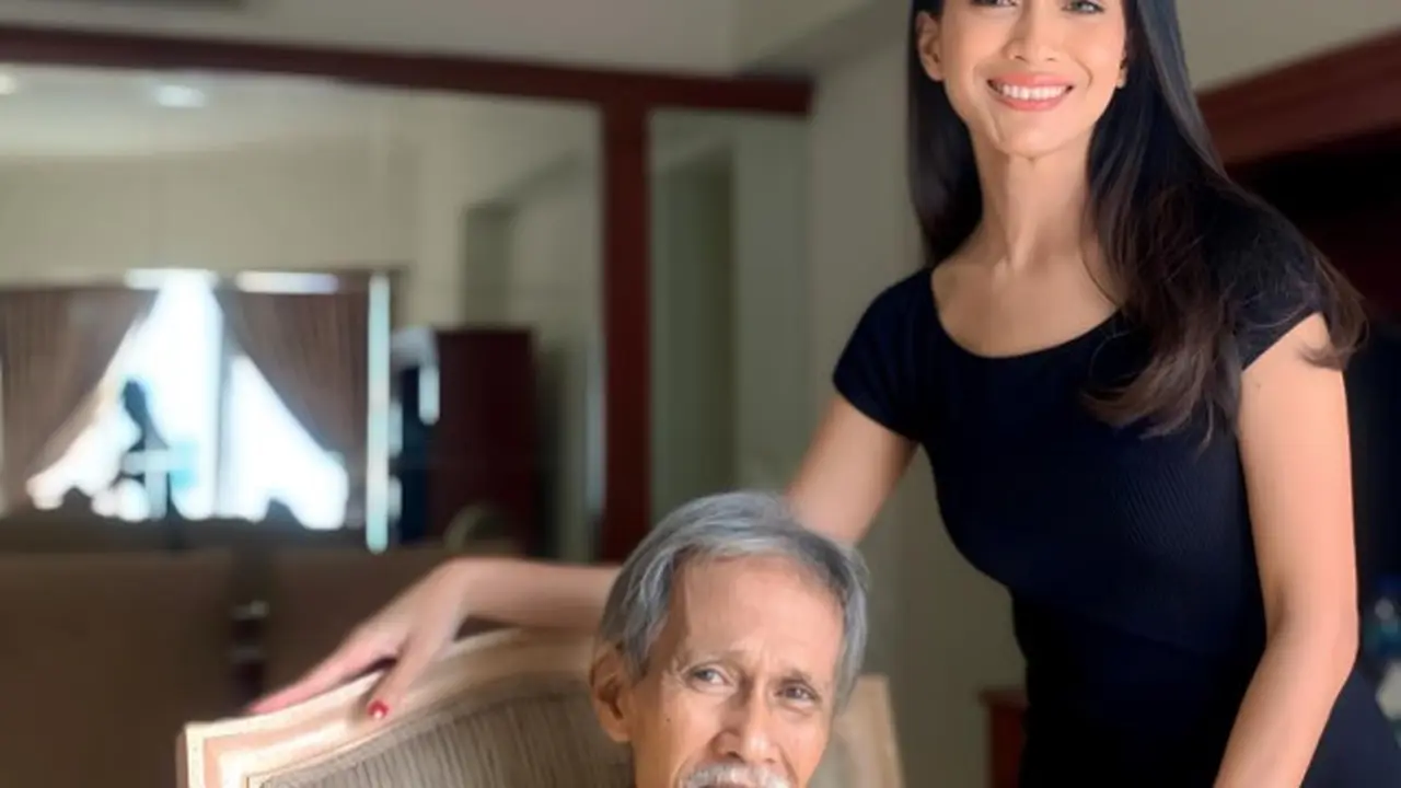 Potret Fitrie Rachmadhina dan ayah (Sumber: Instagram/fitrierachmadhina)