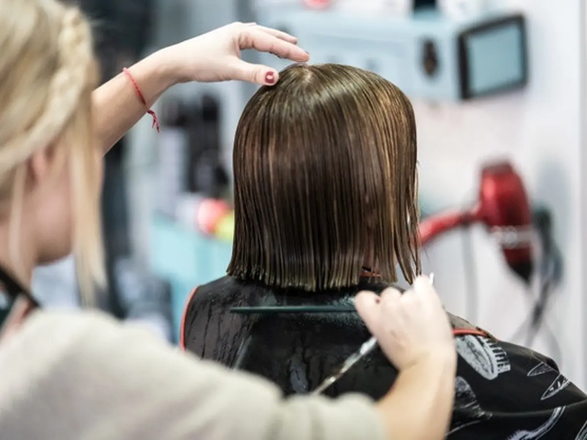 Arti Mimpi Potong Rambut Pendek: Pertanda Apa?