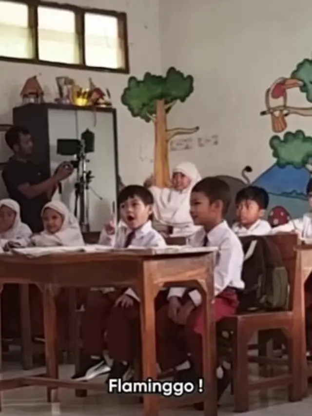 Potret Kiano dan Kenzo Pakai Seragam SD saat Syuting Bareng (credit: instagram/baimwong)