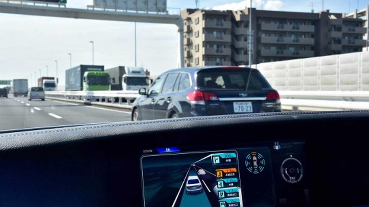 Melihat uji coba Lexus GS450H yang bisa mengemudi sendiri