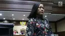 Direktur Keuangan PT Inersia Ampak Engineer (IAE), M Indung Andriani usai menjalani sidang pembacaan putusan sela di Pengadilan Tipikor, Jakarta, Rabu (11/9/2019). Sebelumnya, M Indung Andriani didakwa menjadi perantara suap Bowo Sidik Pangarso. (Liputan6.com/Helmi Fithriansyah)