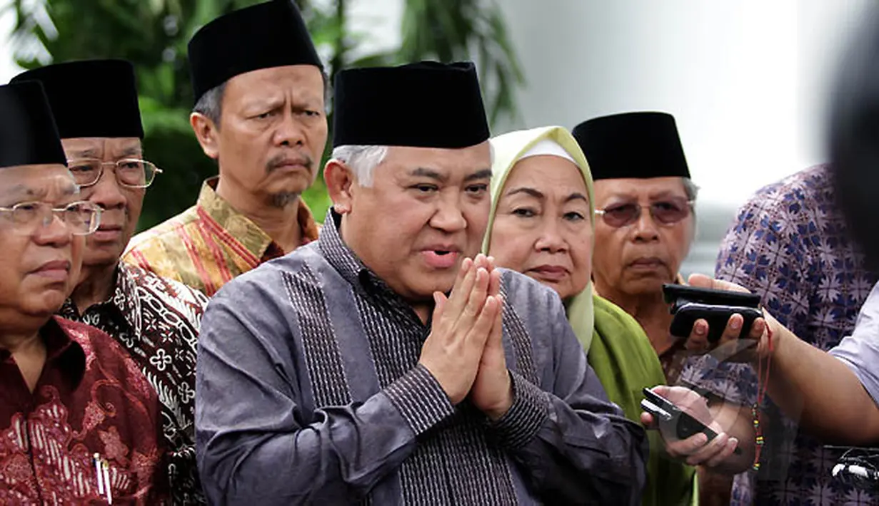 Din Syamsuddin dan jajaran pimpinan MUI menghadap Jokowi  terkait penyelenggaraan Kongres Umat Islam Indonesia (KUII) VI, yang akan diselenggarakan di  Yogyakarta pada 9-11 Februari mendatang, Jakarta, Selasa (3/2/2015). (Liputan6.com/Faizal Fanani)