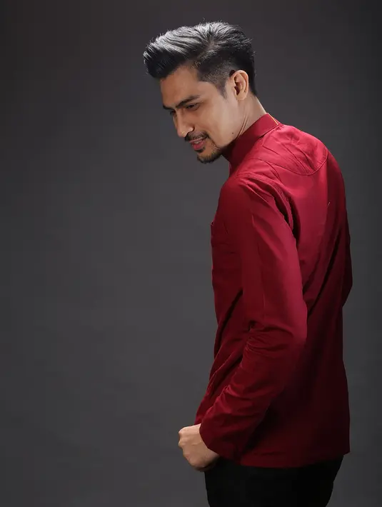 Aktor dari Malaysia, Ashraf Muslim banyak menonton film Indonesia demi bisa mendalami peran yang dilakoni untuk film Bukan Cinta Malaikat. Meski ia mengakui, bahwa peran Adam itu jauh dari kehidupan aslinya. (Bambang E. Ros/Bintang.com)