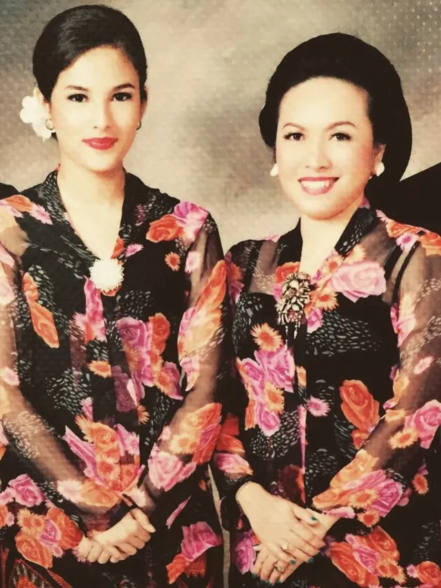 Ucapkan Selamat Hari Ibu, Ini 6 Potret Kebersamaan Chelsea Islan dan Ibunda