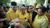 Ketua DPP Partai Golkar Munas Bali, Aburizal Bakrie saat menghadiri sidang sengketa pengurusan Partai Golongan Karya (Golkar) di Pengadilan Negeri Jakarta Utara, Selasa (31/3/2015). (Liputan6.com/Faizal Fanani)