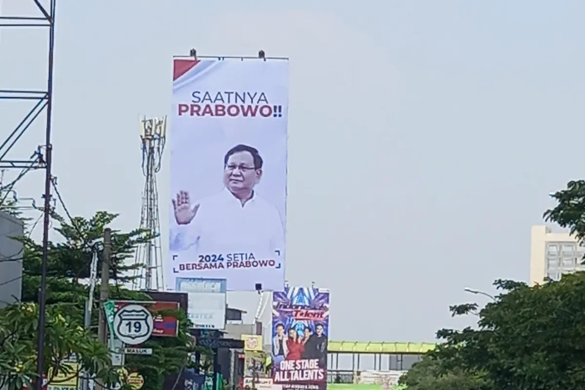 Reklame Calon Presiden (Capres) Partai Gerindra Prabowo Subiyanto di Jalan Margonda Depok.