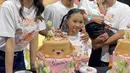 Sarwendah dan Ruben Onsu pun menggelar pesta perayaan ultah untuk kedua putrinya di sebuah taman bermain anak-anak.  [@ruben_onsu]