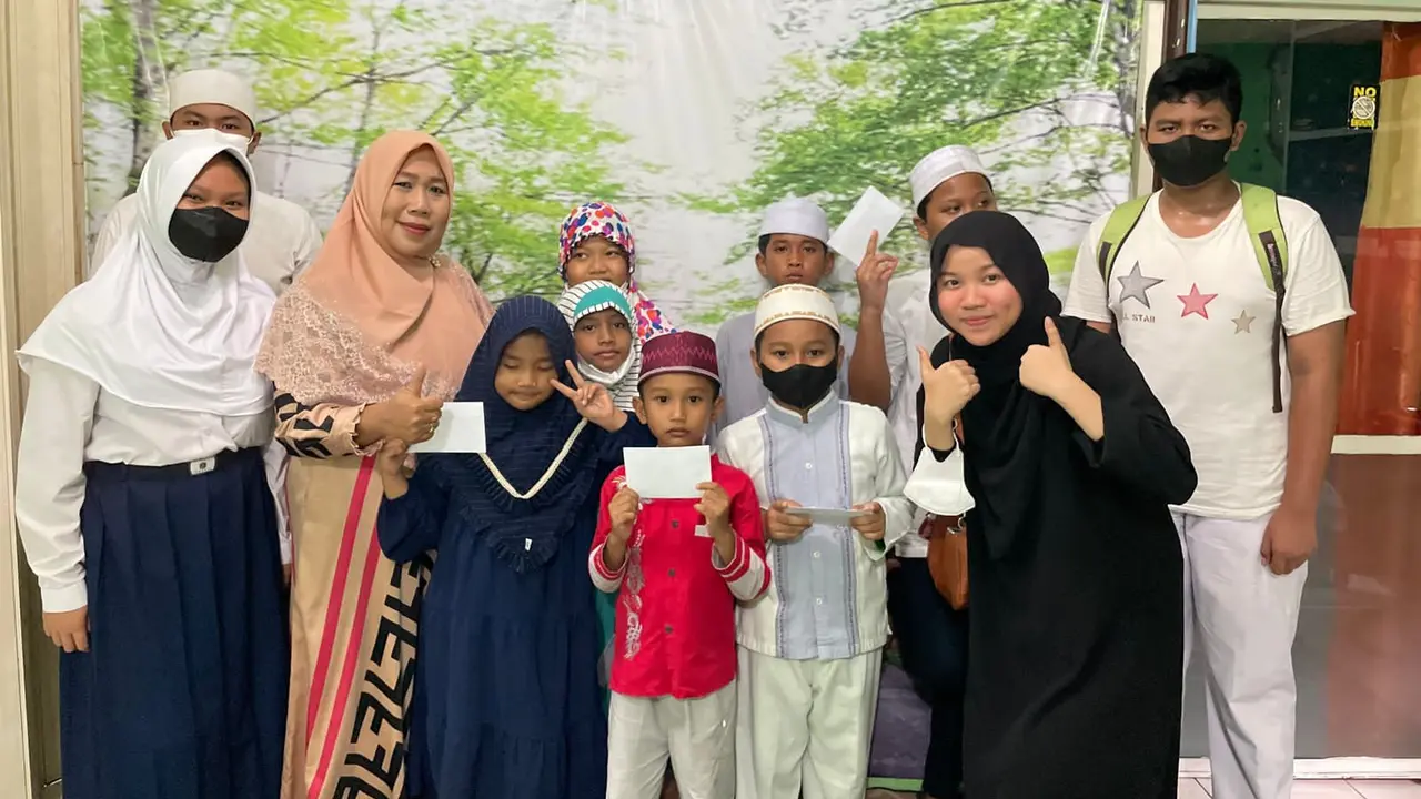 Perusahaan milik Putra Siregar memberikan bonus untuk siswa berprestasi