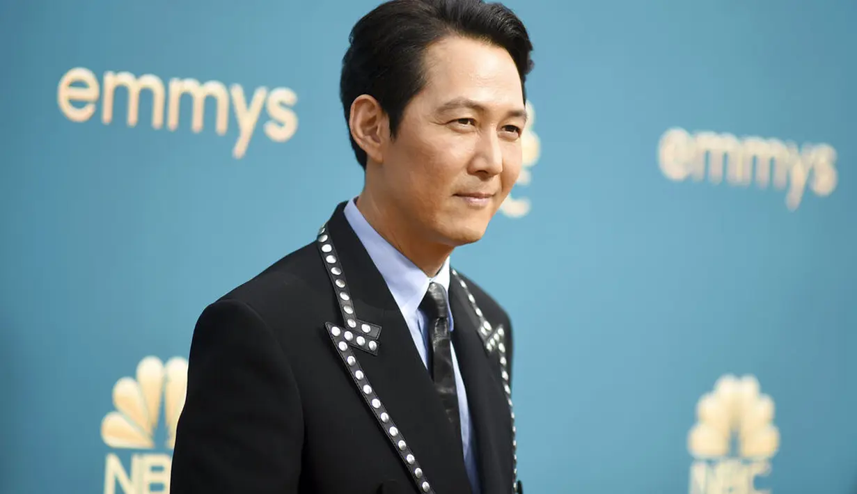 Lee Jung Jae di Emmy Awards 2022. (Foto: Richard Shotwell/Invision/AP)