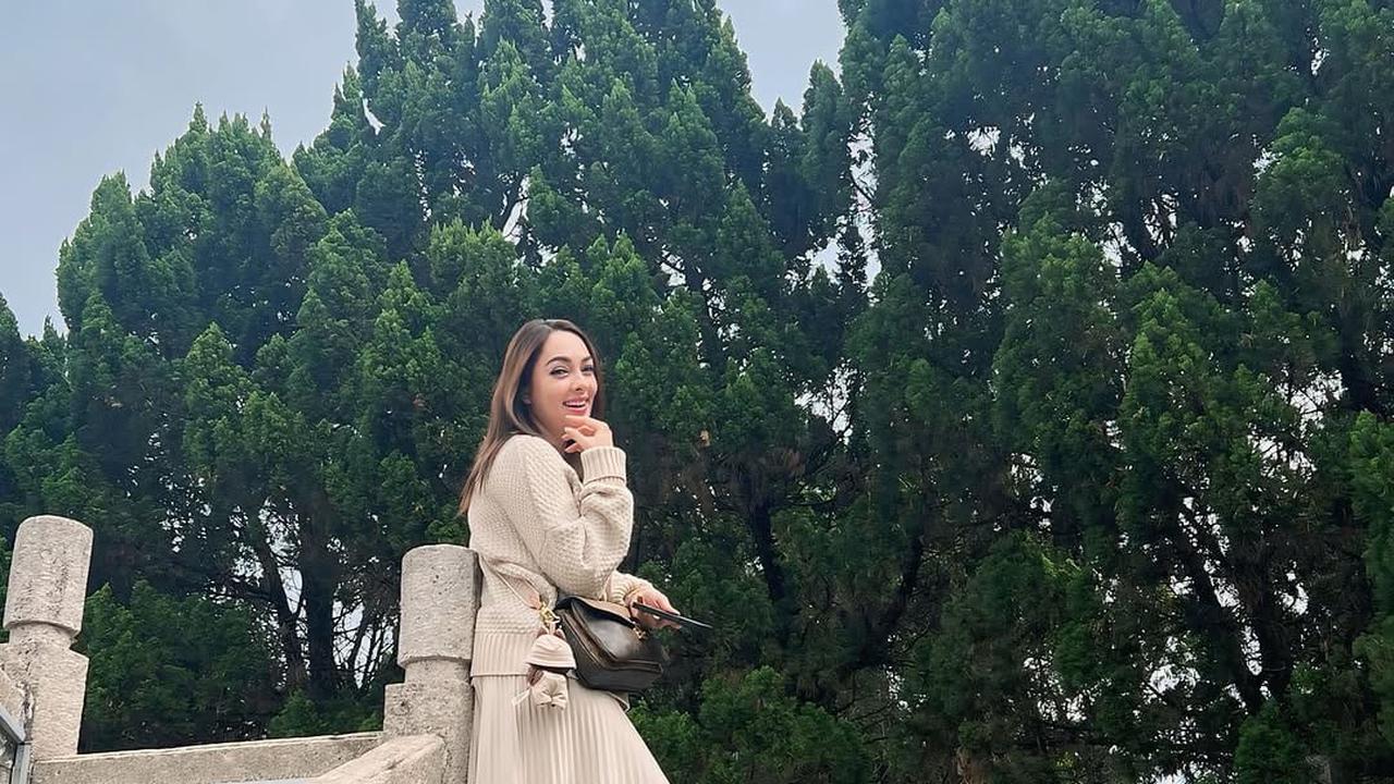 Potret Reisa Broto Asmoro Liburan di Zhuhai Tiongkok, Tampil Ceria dengan Outfit Casual