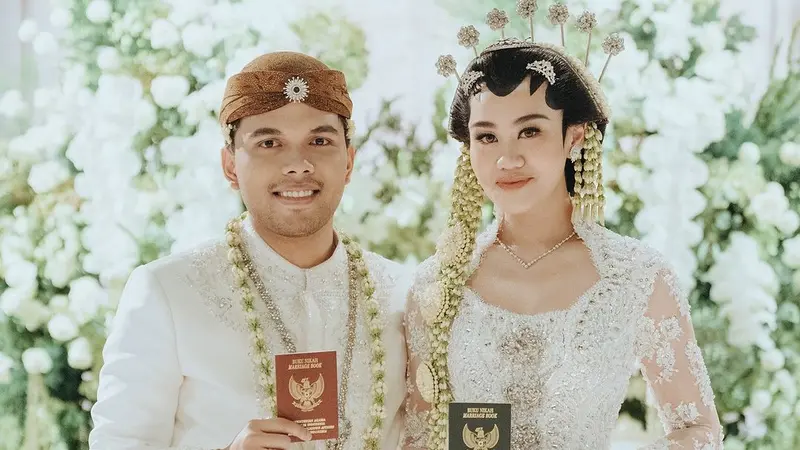 Usung Busana Adat Solo, Kebaya Pengantin Aaliyah Massaid Modifikasi Baju Pernikahan Reza Artamevia