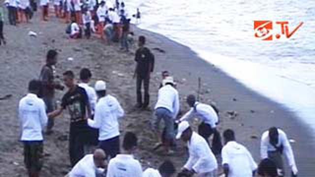 Aksi Bersih Bersih Sampah Di Pantai Ampenan News Liputan6com