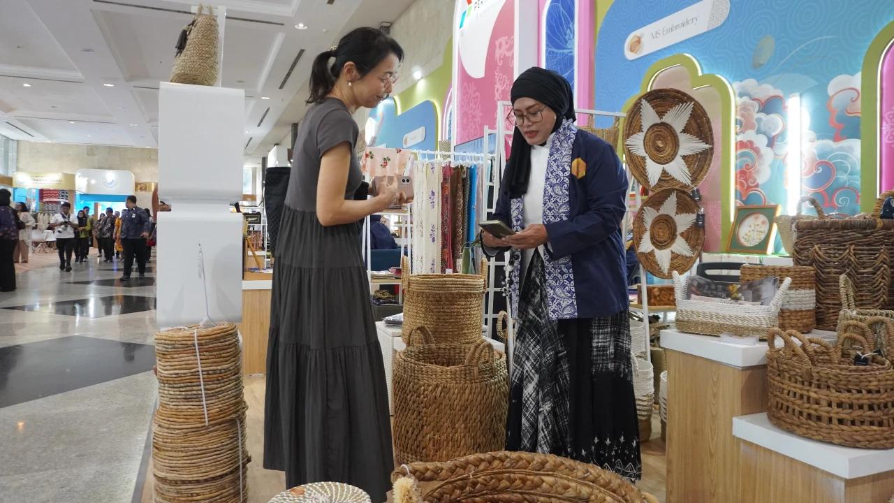 Bersaing di Pasar Global, UMKM Binaan Pertamina Raup Rp1,9 Miliar dalam Sehari di INACRAFT 2026