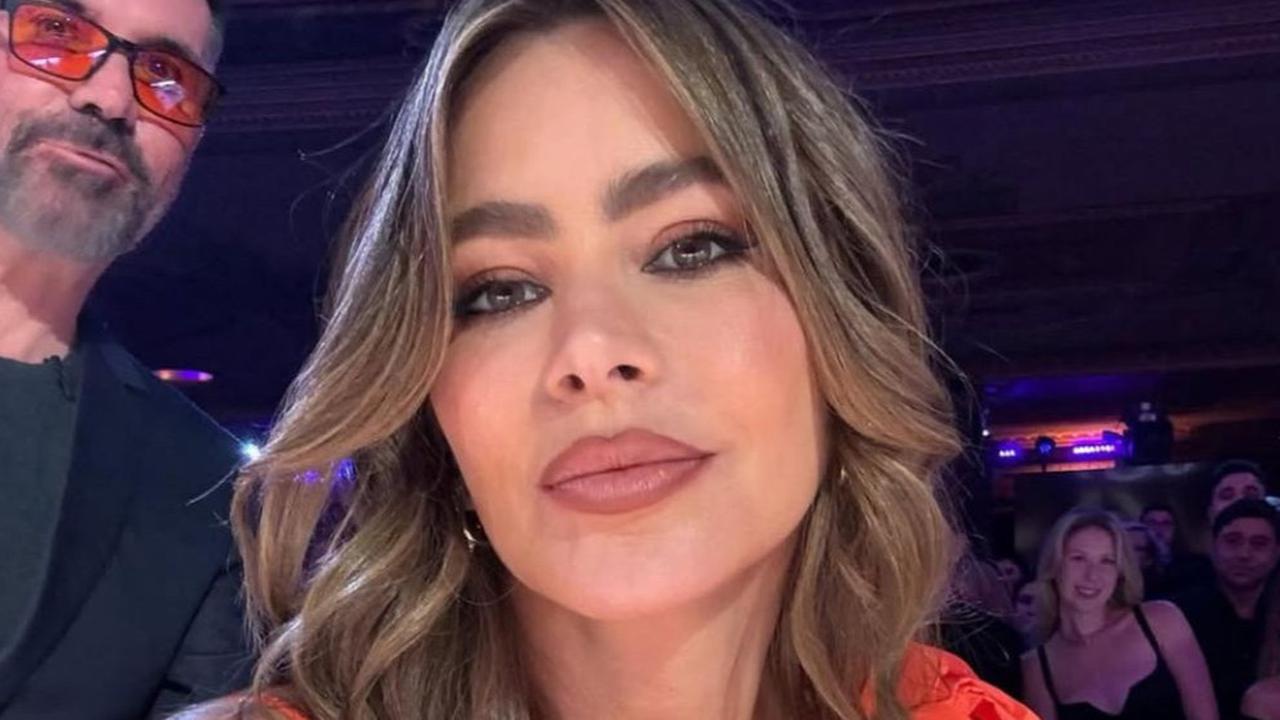 7 Pesona Menawan Sofia Vergara Saat Doyan Foto Selfie, Kini Diisukan Kencan dengan Lewis Hamilton