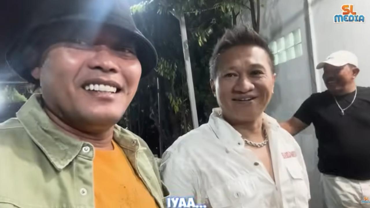 Rekan-rekan Sule tampak pangling melihat penampilan Sule sekarang. Potretnya disebut makin ganteng.<br>