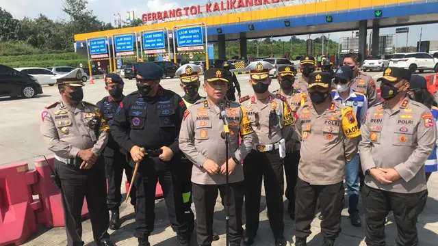 Foto Asops Kapolri Irjen Pol Agung Setya Imam Effendi berserta  rombongan PJU Mabes Polri