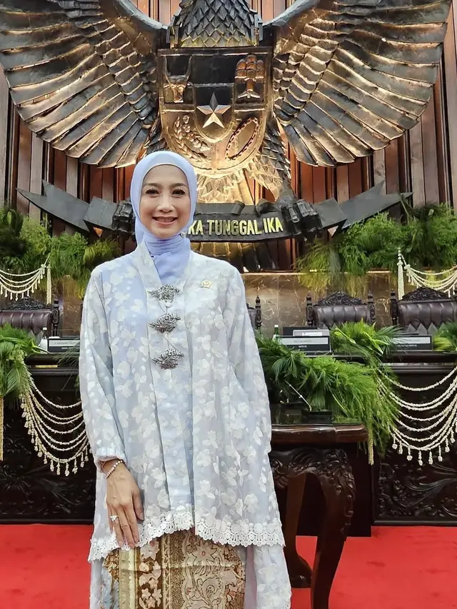 Profil dan Perjalanan Karier Desy Ratnasari, Mentereng jadi Artis hingga Pejabat  (credit: instagram/desyratnasariterdepan).