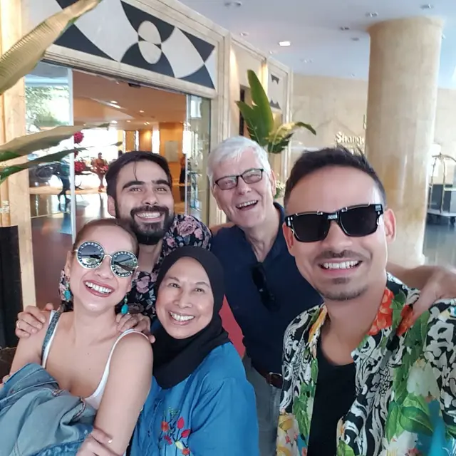 6 Momen Kebersamaan Bunga Citra Lestari dan Ibu Mertua, Penuh Kehangatan