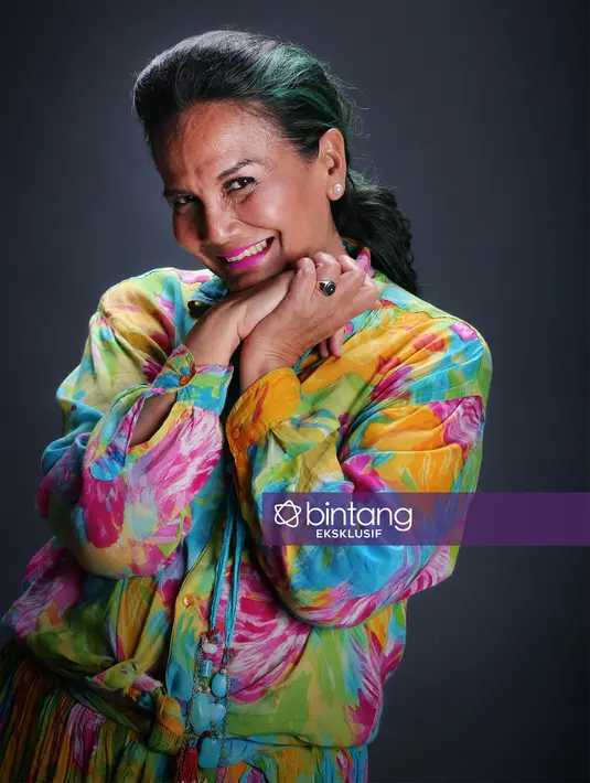 "Pasti dituntut profesionalisme yang tinggi sekali, disiplin dan harus fokus betul-betul tapi Alhamdulilah karena pengalaman sudah mengajarkan saya untuk menjaga disiplin dan profesionalisme," ujar Christine Hakim. (Bambang E. Ros/Bintang.com)