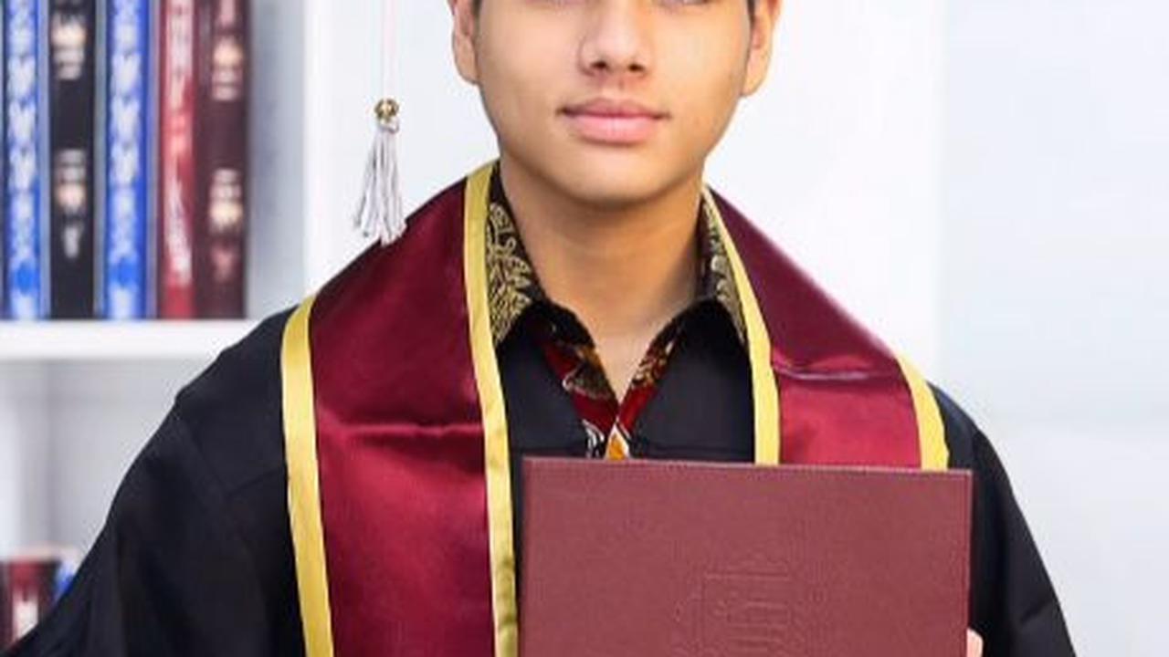 Tampil Gagah di Hari Wisuda