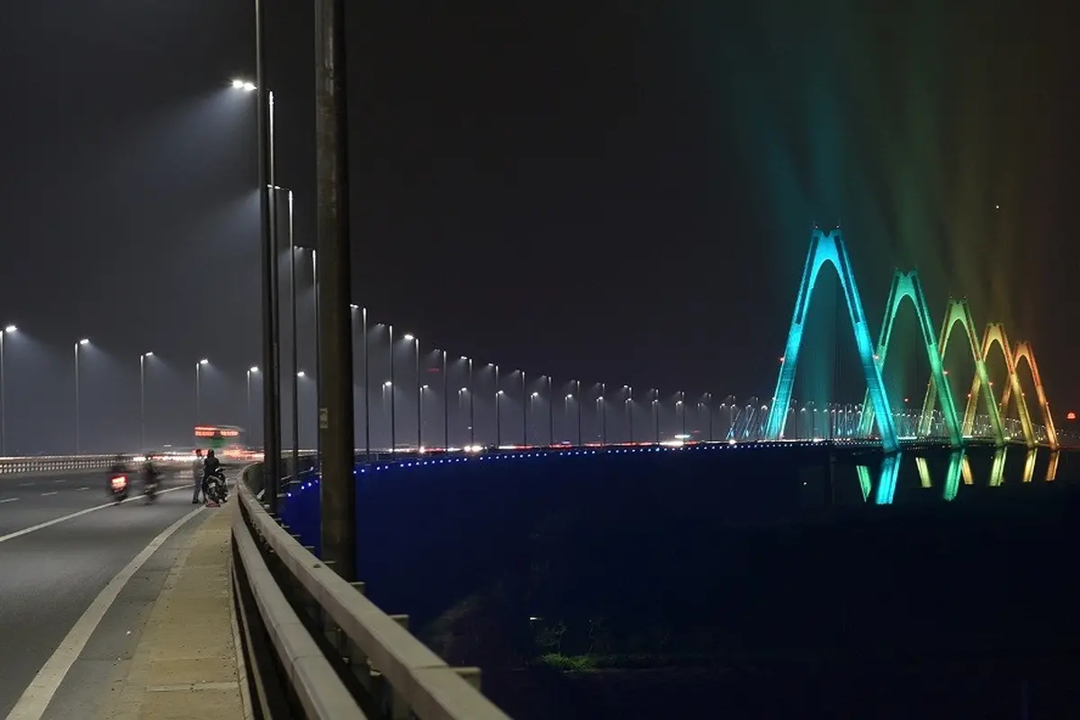 Jembatan Nhat Tan