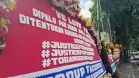 Jelang Vonis, Karangan Bunga Berisi Dukungan untuk Richard Eliezer Berjajar di PN Jaksel