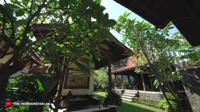 Potret Rumah Rieke Diah Pitaloka, Bernuansa Tradisional Khas Hunian Bali