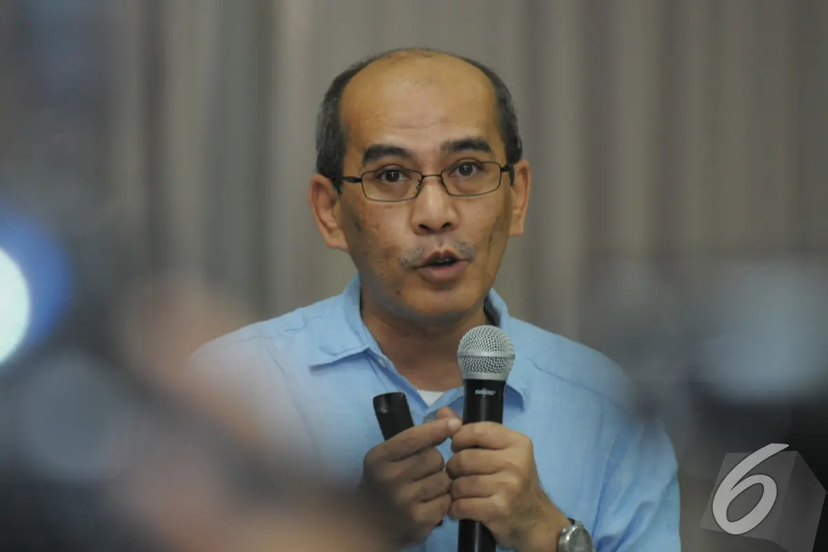 Faisal Basri Sarankan Hapus Premium