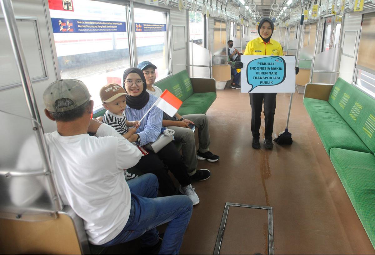 Peringatan Sumpah Pemuda di KRL Commuter Line